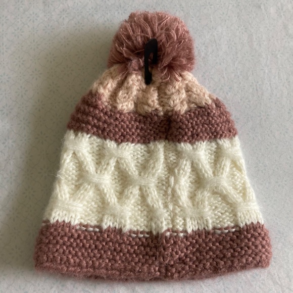 New Igloos Women’s hat - Picture 4 of 4